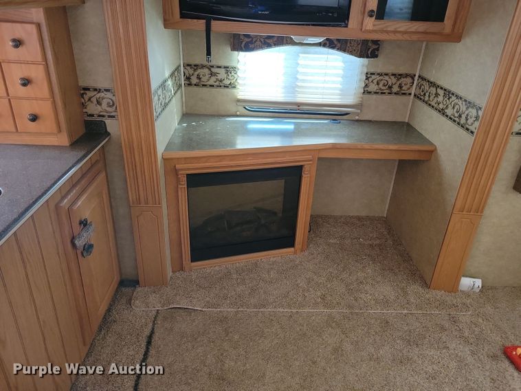 image for item NB9843 2011 Heartland Big Horn camper