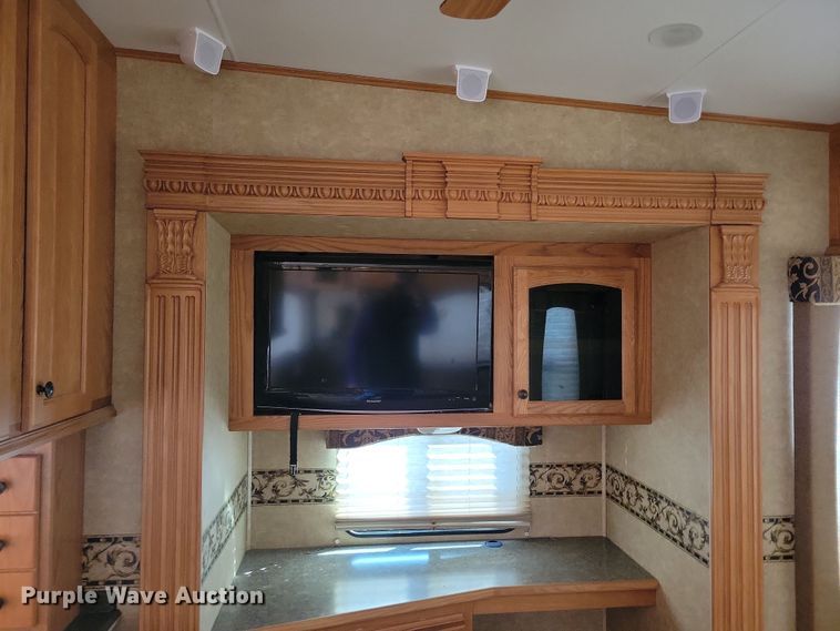 image for item NB9843 2011 Heartland Big Horn camper