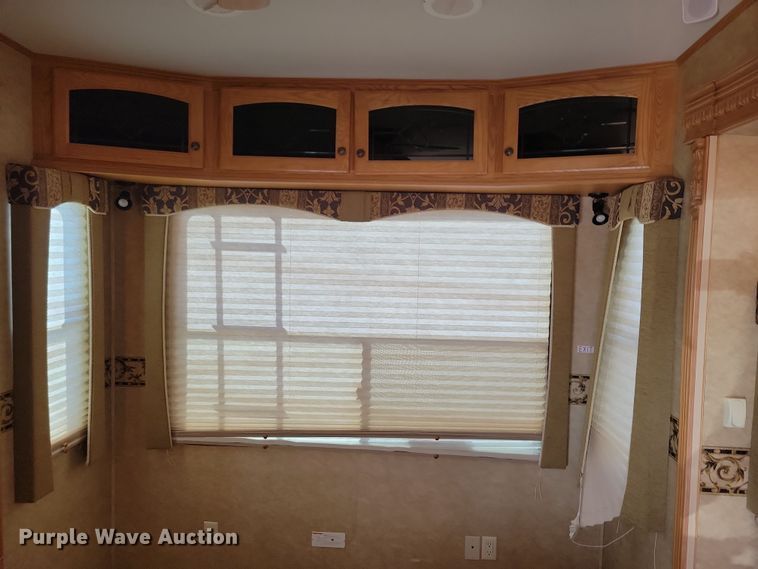 image for item NB9843 2011 Heartland Big Horn camper