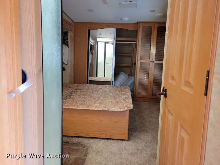 image for item NB9843 2011 Heartland Big Horn camper