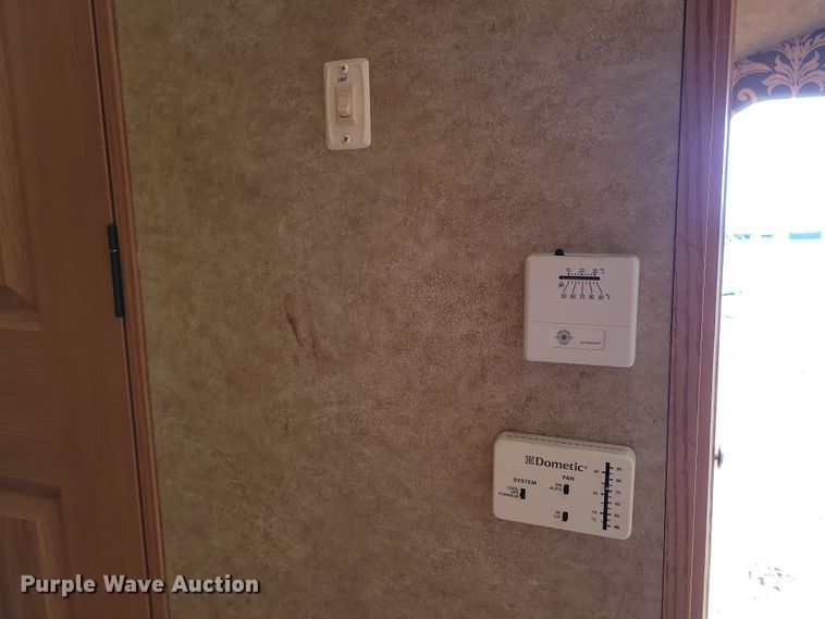 image for item NB9843 2011 Heartland Big Horn camper