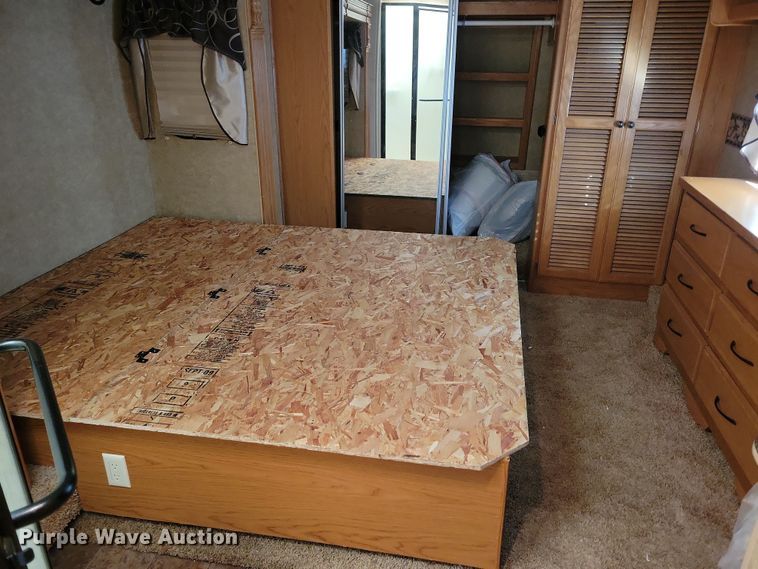 image for item NB9843 2011 Heartland Big Horn camper