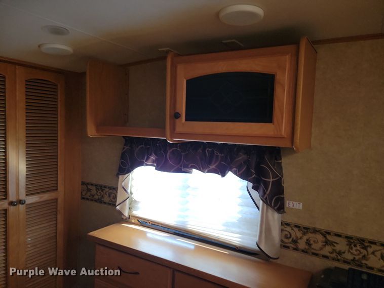 image for item NB9843 2011 Heartland Big Horn camper