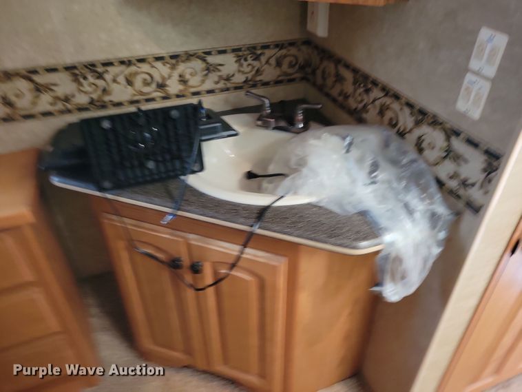 image for item NB9843 2011 Heartland Big Horn camper