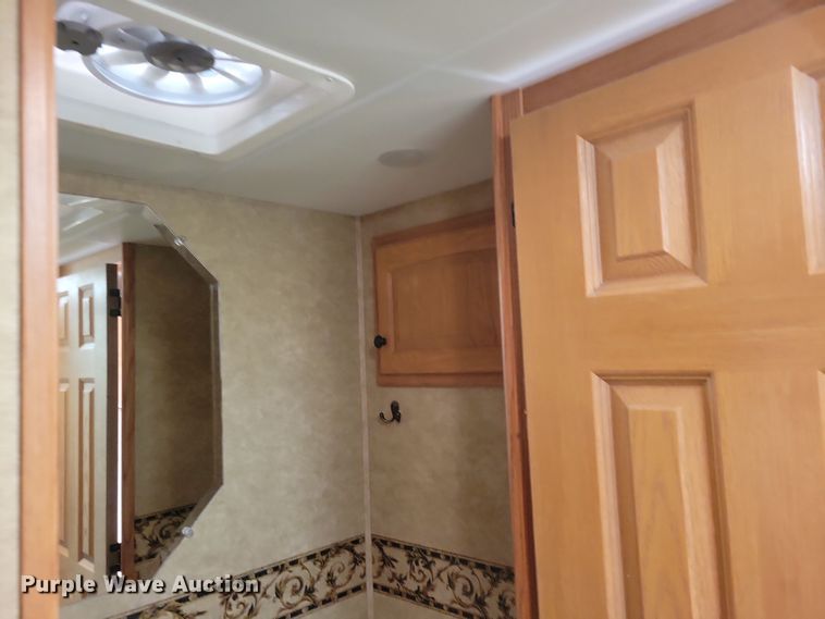 image for item NB9843 2011 Heartland Big Horn camper