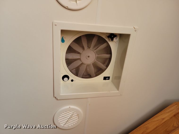 image for item NB9843 2011 Heartland Big Horn camper