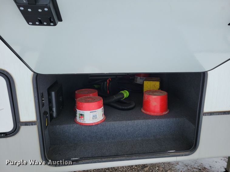 image for item NB9877 2023 Keystone Cougar camper