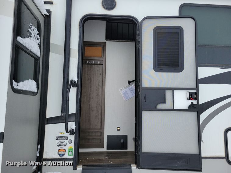 image for item NB9877 2023 Keystone Cougar camper