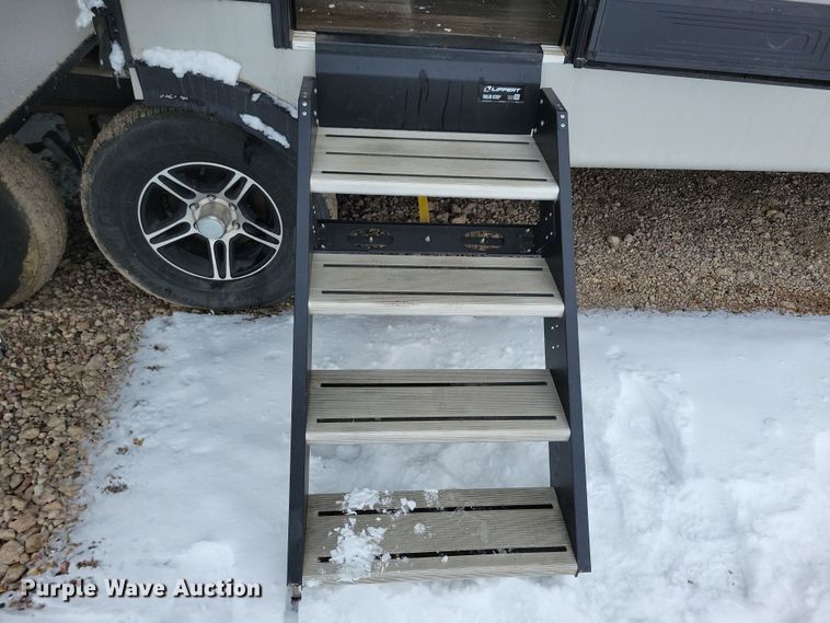 image for item NB9877 2023 Keystone Cougar camper