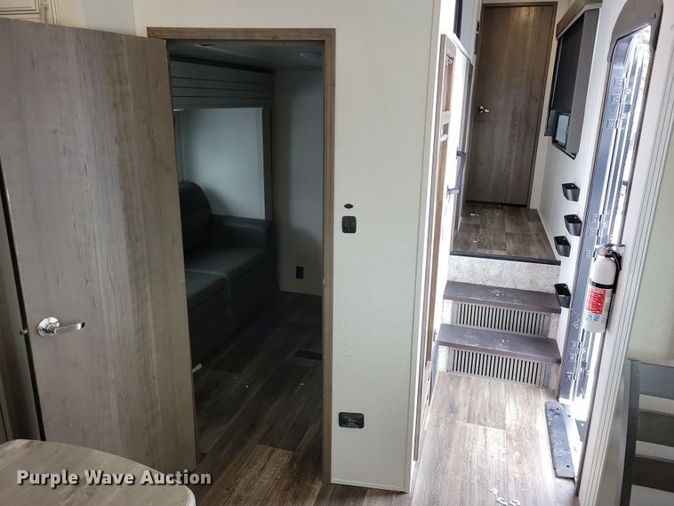 image for item NB9877 2023 Keystone Cougar camper