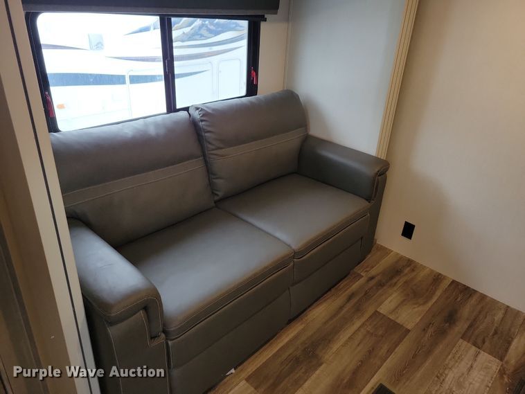 image for item NB9877 2023 Keystone Cougar camper