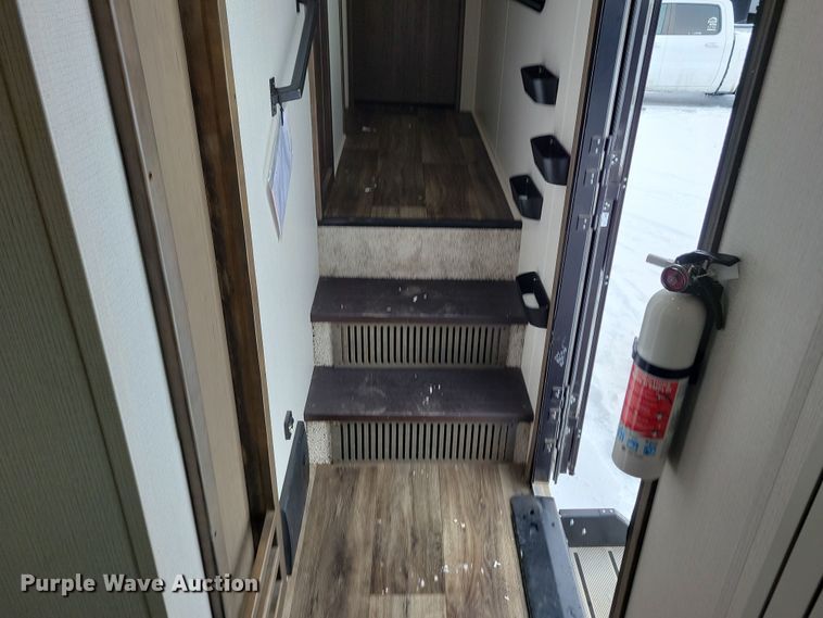 image for item NB9877 2023 Keystone Cougar camper