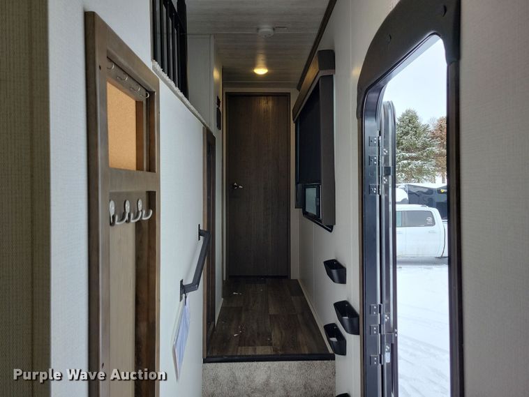 image for item NB9877 2023 Keystone Cougar camper