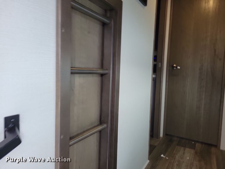 image for item NB9877 2023 Keystone Cougar camper