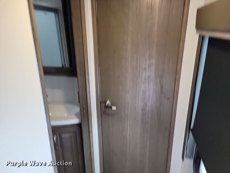 image for item NB9877 2023 Keystone Cougar camper