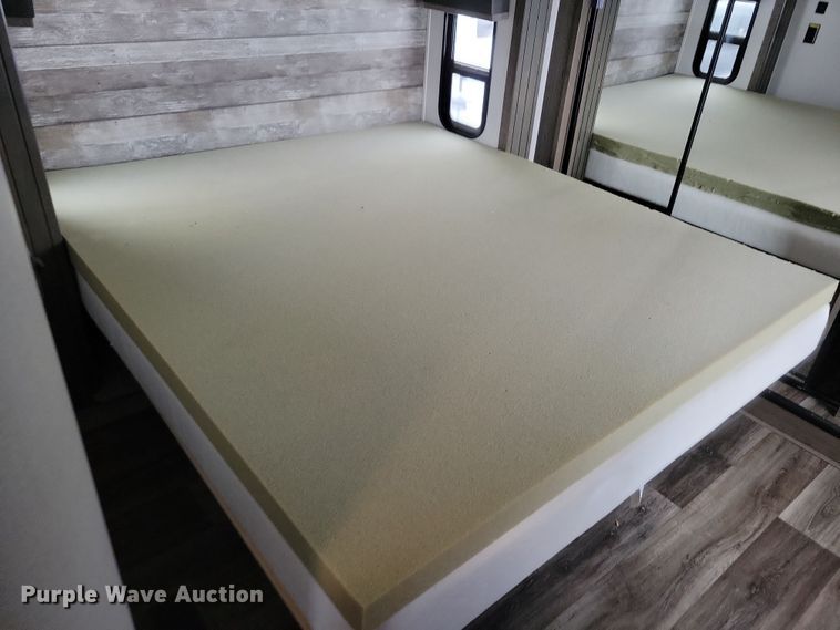 image for item NB9877 2023 Keystone Cougar camper