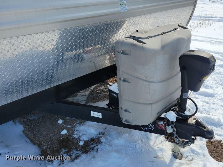 image for item NB9881 2014 CrossRoads Zinger camper