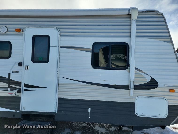 image for item NB9881 2014 CrossRoads Zinger camper