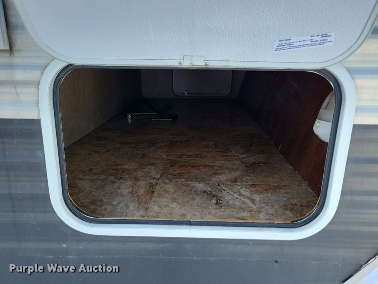 image for item NB9881 2014 CrossRoads Zinger camper