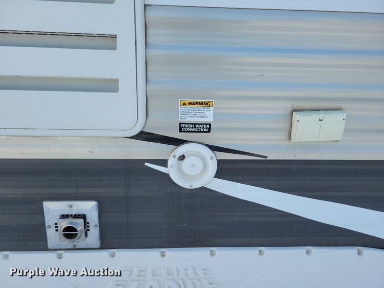 image for item NB9881 2014 CrossRoads Zinger camper