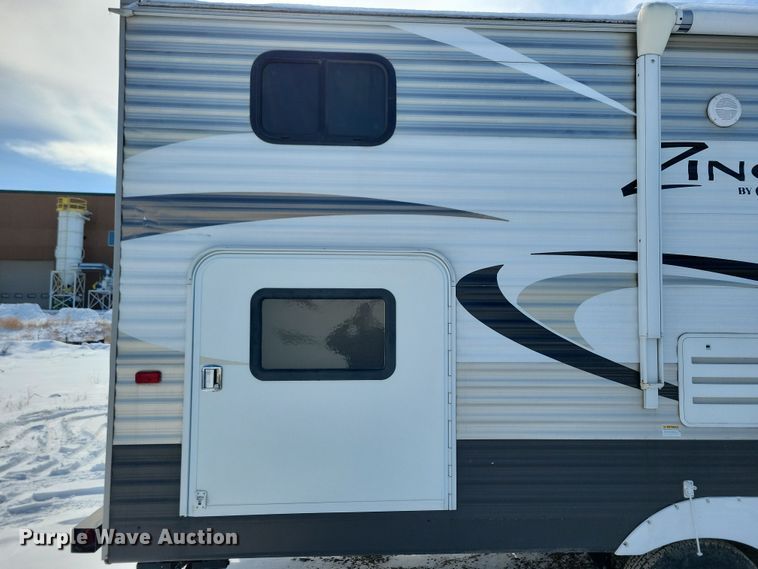 image for item NB9881 2014 CrossRoads Zinger camper