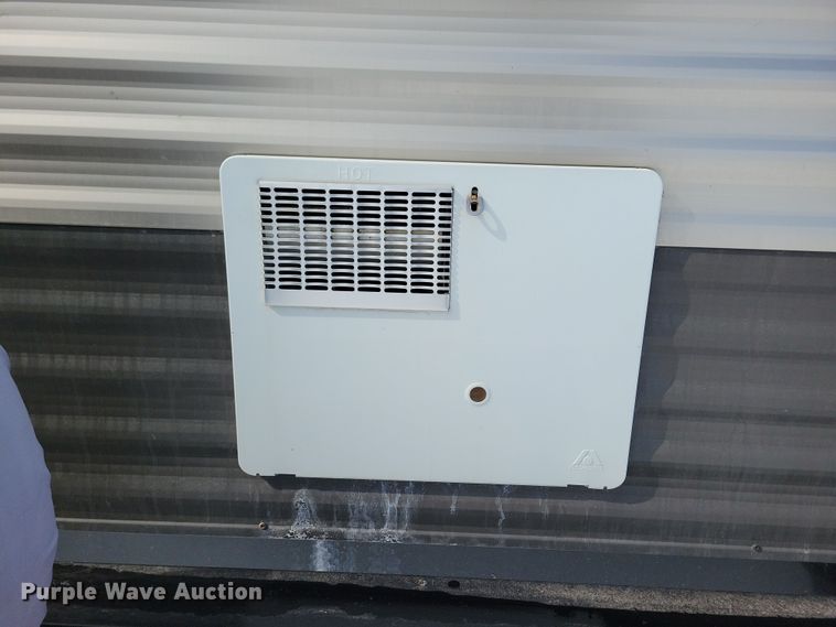 image for item NB9881 2014 CrossRoads Zinger camper