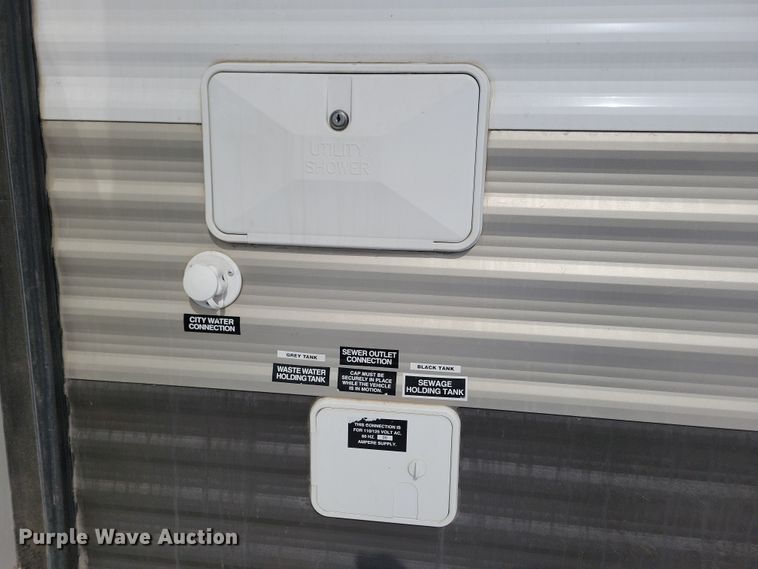 image for item NB9881 2014 CrossRoads Zinger camper