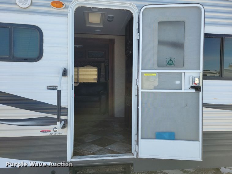 image for item NB9881 2014 CrossRoads Zinger camper