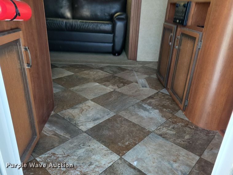 image for item NB9881 2014 CrossRoads Zinger camper