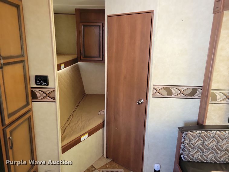 image for item NB9881 2014 CrossRoads Zinger camper