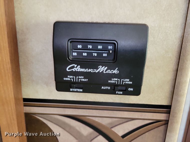 image for item NB9881 2014 CrossRoads Zinger camper