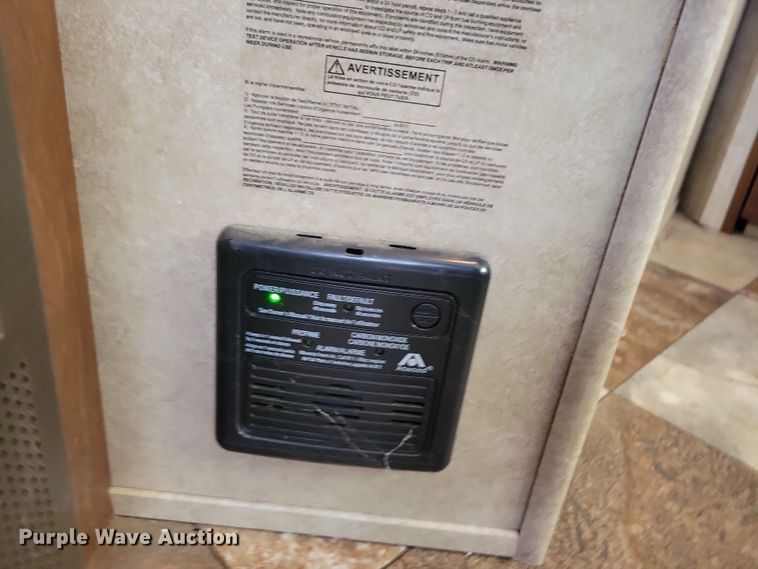 image for item NB9881 2014 CrossRoads Zinger camper