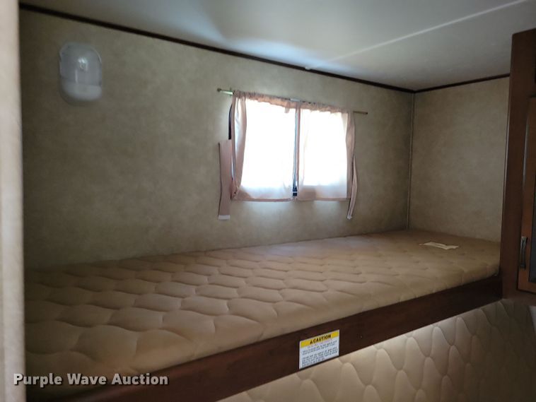 image for item NB9881 2014 CrossRoads Zinger camper