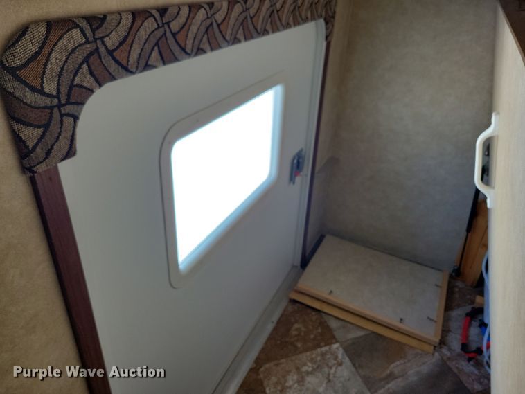 image for item NB9881 2014 CrossRoads Zinger camper