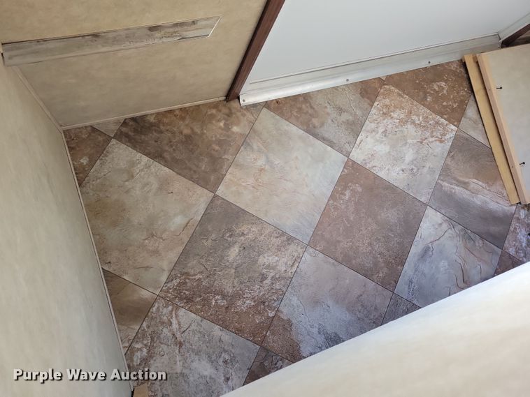 image for item NB9881 2014 CrossRoads Zinger camper