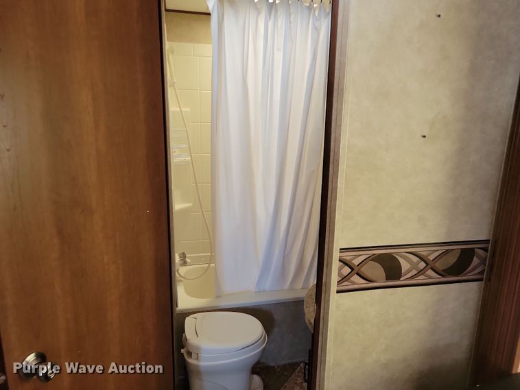 image for item NB9881 2014 CrossRoads Zinger camper