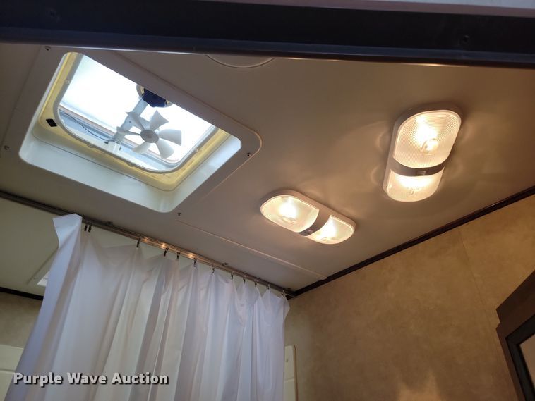 image for item NB9881 2014 CrossRoads Zinger camper