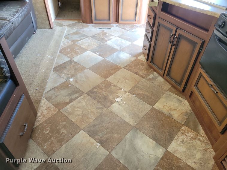 image for item NB9881 2014 CrossRoads Zinger camper