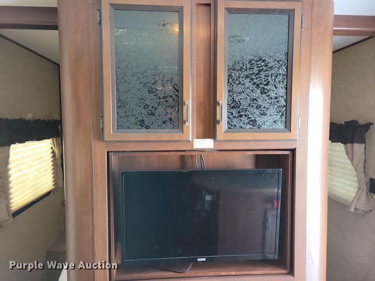 image for item NB9881 2014 CrossRoads Zinger camper