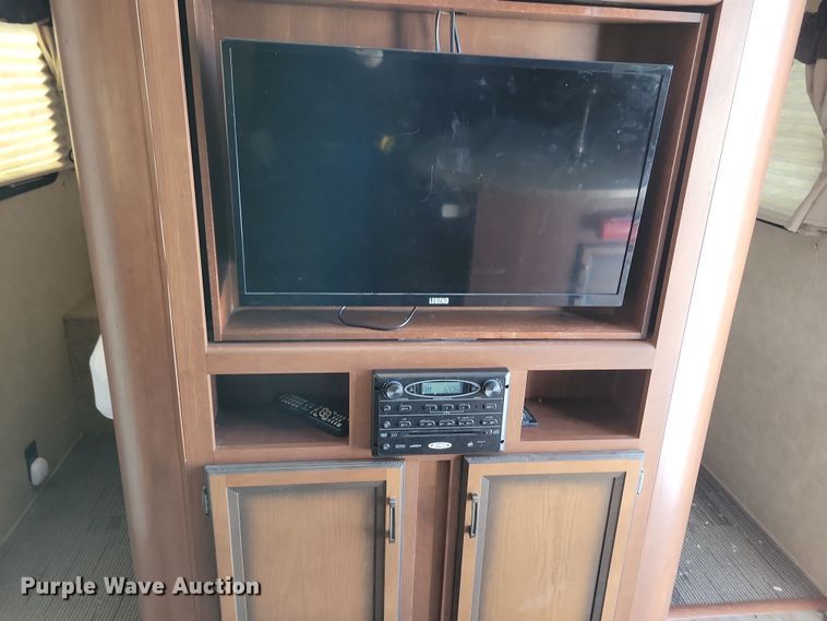 image for item NB9881 2014 CrossRoads Zinger camper