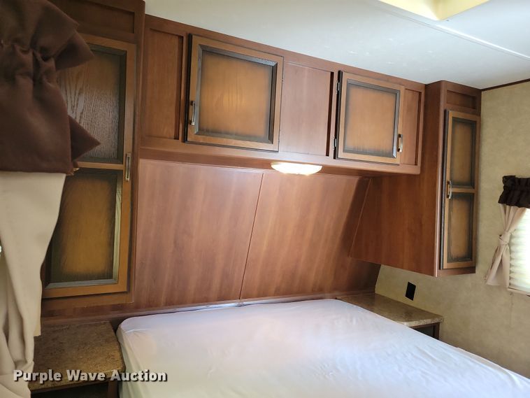 image for item NB9881 2014 CrossRoads Zinger camper