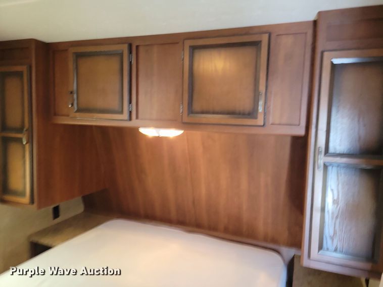 image for item NB9881 2014 CrossRoads Zinger camper