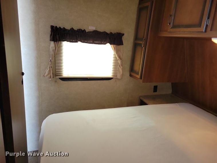 image for item NB9881 2014 CrossRoads Zinger camper