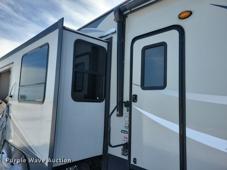 image for item NB9882 2019 Forest River Coachman Chaparral camper
