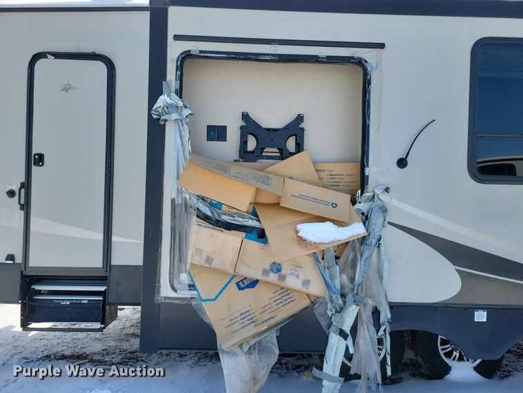 image for item NB9882 2019 Forest River Coachman Chaparral camper