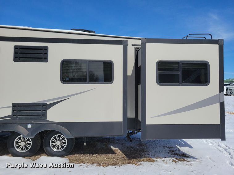 image for item NB9882 2019 Forest River Coachman Chaparral camper