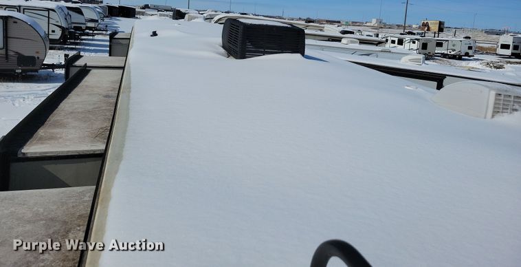 image for item NB9882 2019 Forest River Coachman Chaparral camper