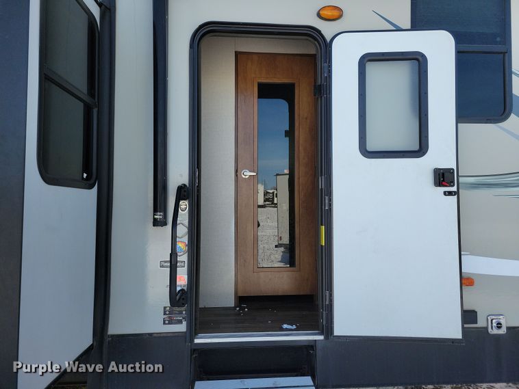 image for item NB9882 2019 Forest River Coachman Chaparral camper