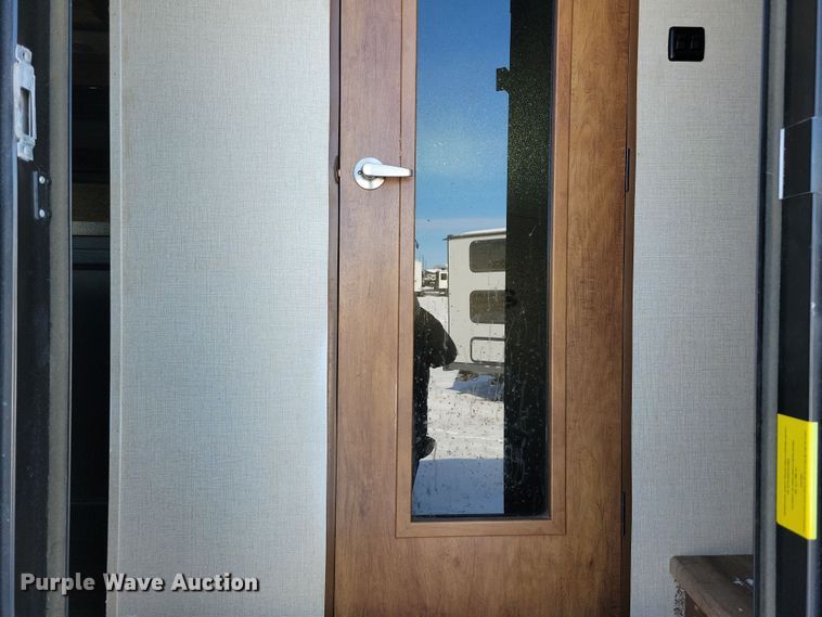 image for item NB9882 2019 Forest River Coachman Chaparral camper