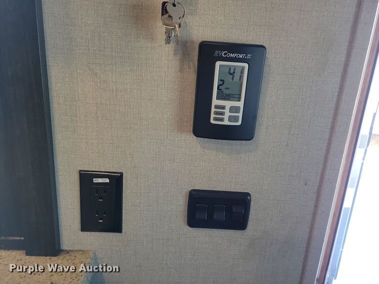 image for item NB9882 2019 Forest River Coachman Chaparral camper